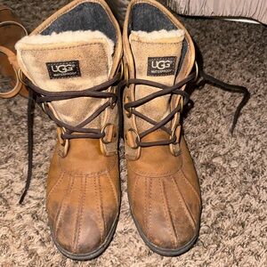 Women’s Ugg duck waterproof boots.